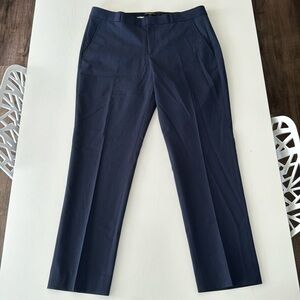 Banana Republic - RYAN FIT: Mid-rise with a slim-straight leg. Size 12 - Navy